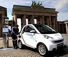 Smart ed vor dem Brandenburger Tor in Berlin. Foto: Auto-Reporter/Daimler